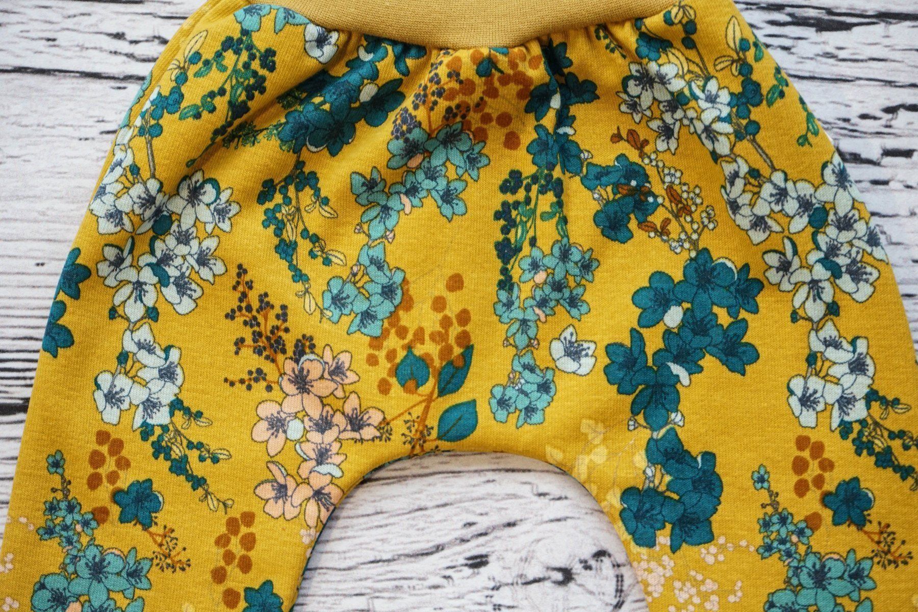 Pantaloni: Fleece Pumphose mit Blumen 74/80 - NEU – Nuovo e nell'imballaggio originale da Zürich venduto da sambaum 2