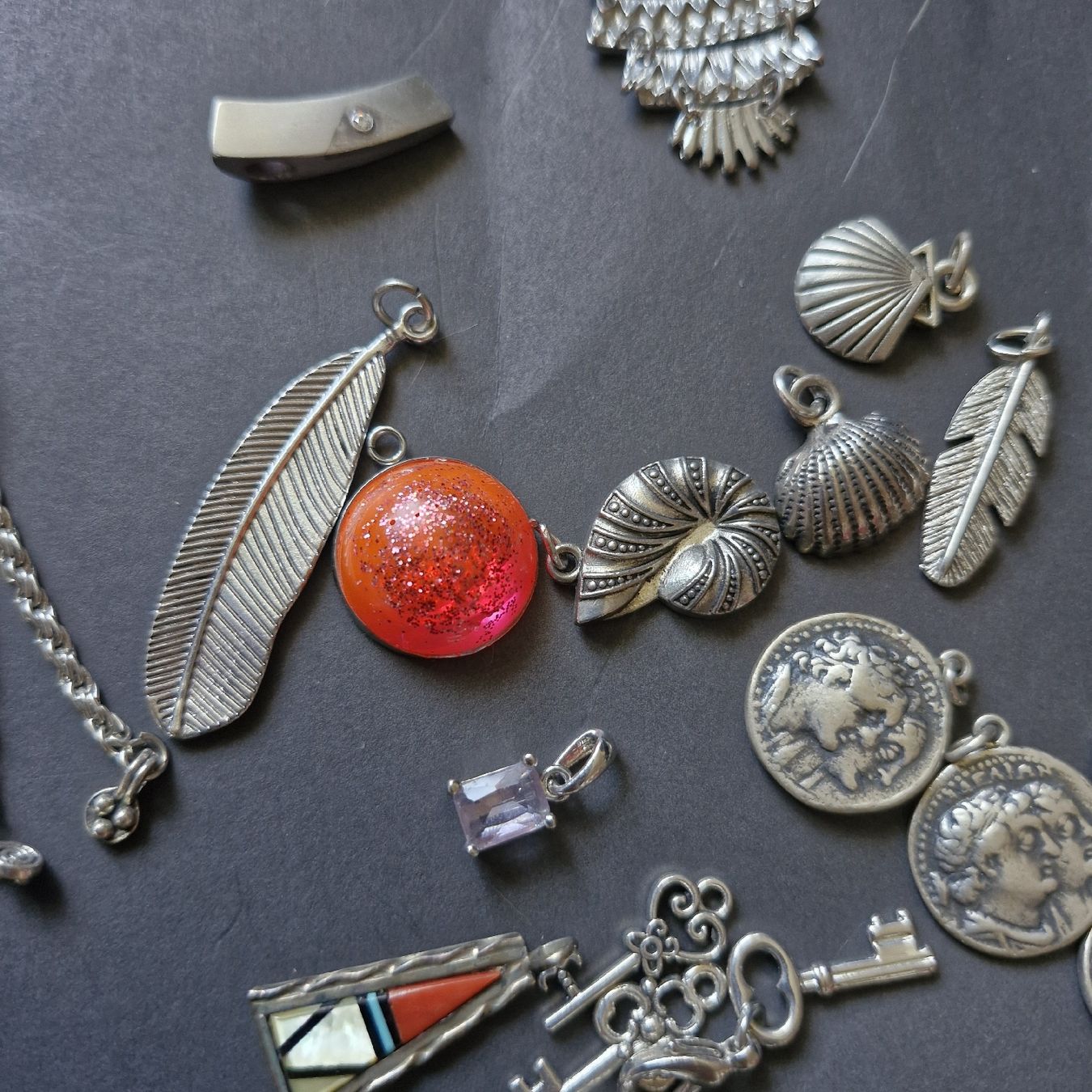 Altri gioielli: lot de pendentifs argentés  – Usato da Neuchâtel venduto da yas_zdb7 2