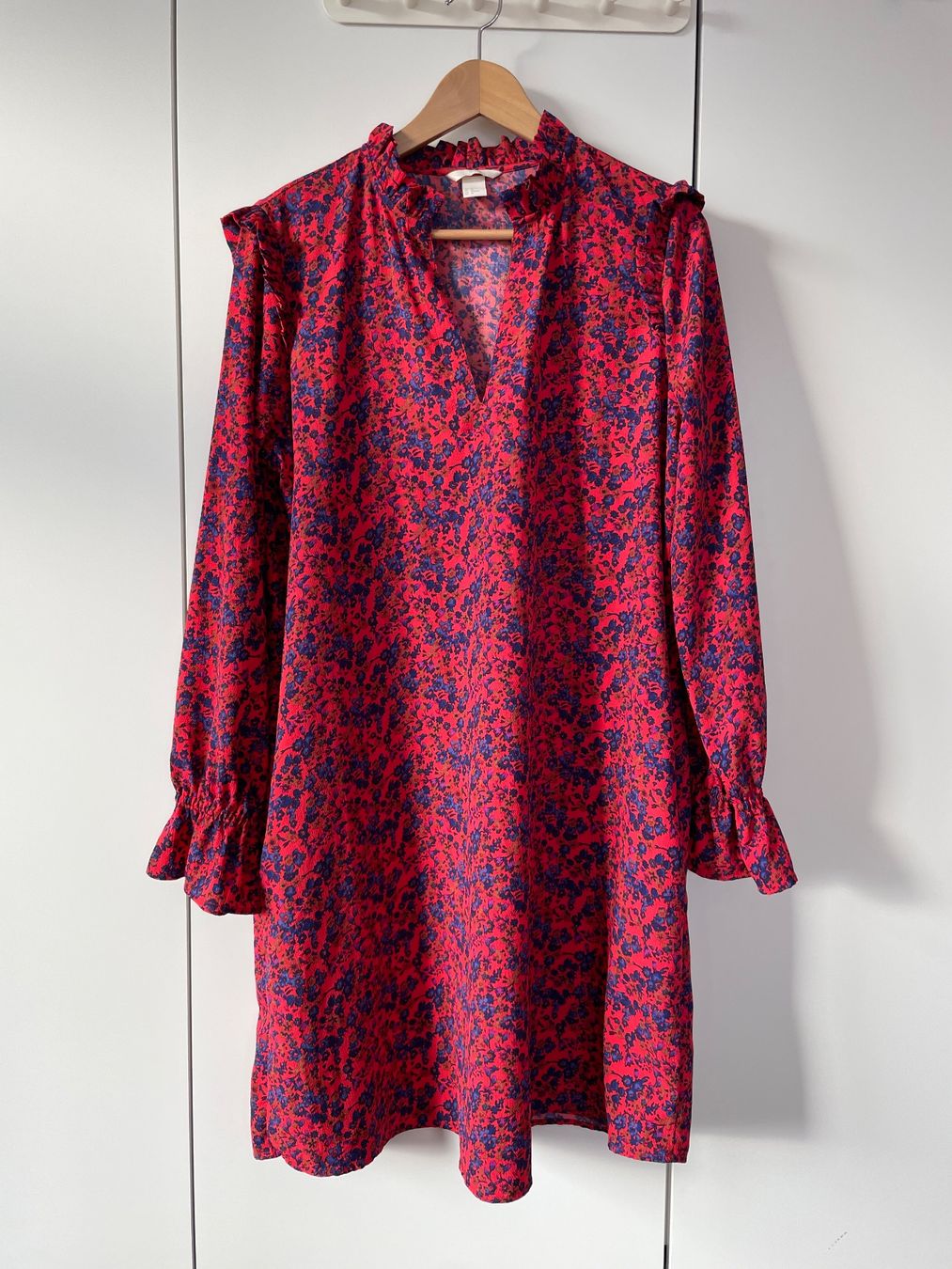 H&M Vestiti: H&M Kleid, Gr. 40, rot-blaues Blumenmuster – Usato da Neukirch an der Thur venduto da bee88