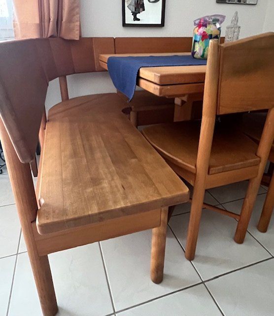 Tischset: Eckbank Massiv mit Stühlen und Tisch – Gebraucht aus Dietlikon von Cam0 1