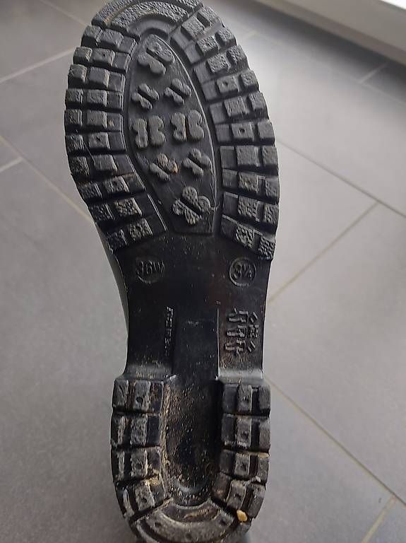 Damenschuhe: Regenstiefel schwarz – Gebraucht aus Sarmenstorf von jodasano 1