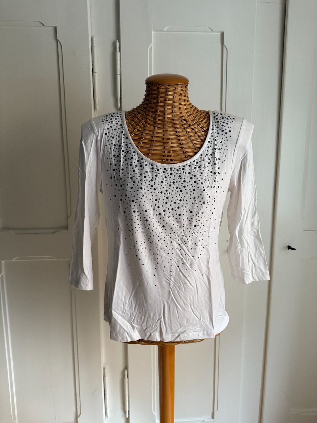 Madeleine T-shirt: MADELEINE - T-Shirt weiss mit Strass 40 – Usato da Zürich venduto da Diazaio