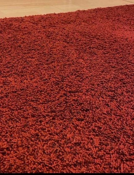 Tapis: flauschigen Teppich in Bordeauxrot – D'occasion à Lengnau BE par hus_w5ln 5