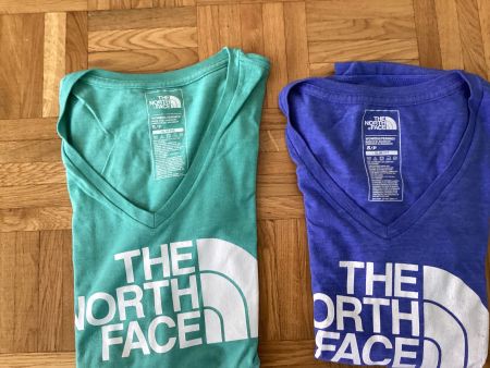 2 The North Face T-Shirts blau und türkis Grösse S gebraucht