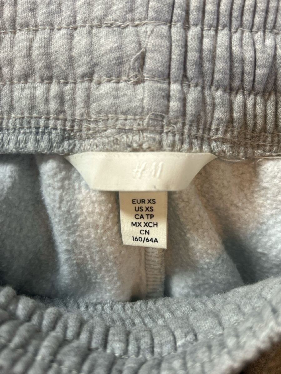H&M Pantaloni: Graue Jogginghose – Usato da Benken ZH venduto da Schaf108 2
