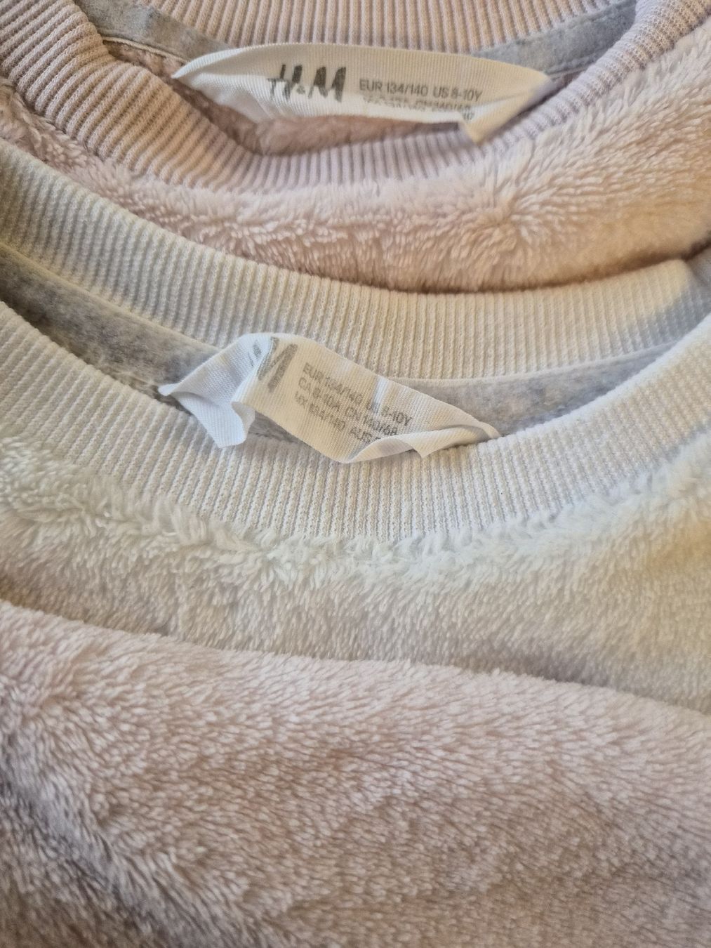 H&M Maglioni & Felpe: lot de 2 pulls doux et chaud H&M 134/140 – Usato da Payerne venduto da fantasy124 9