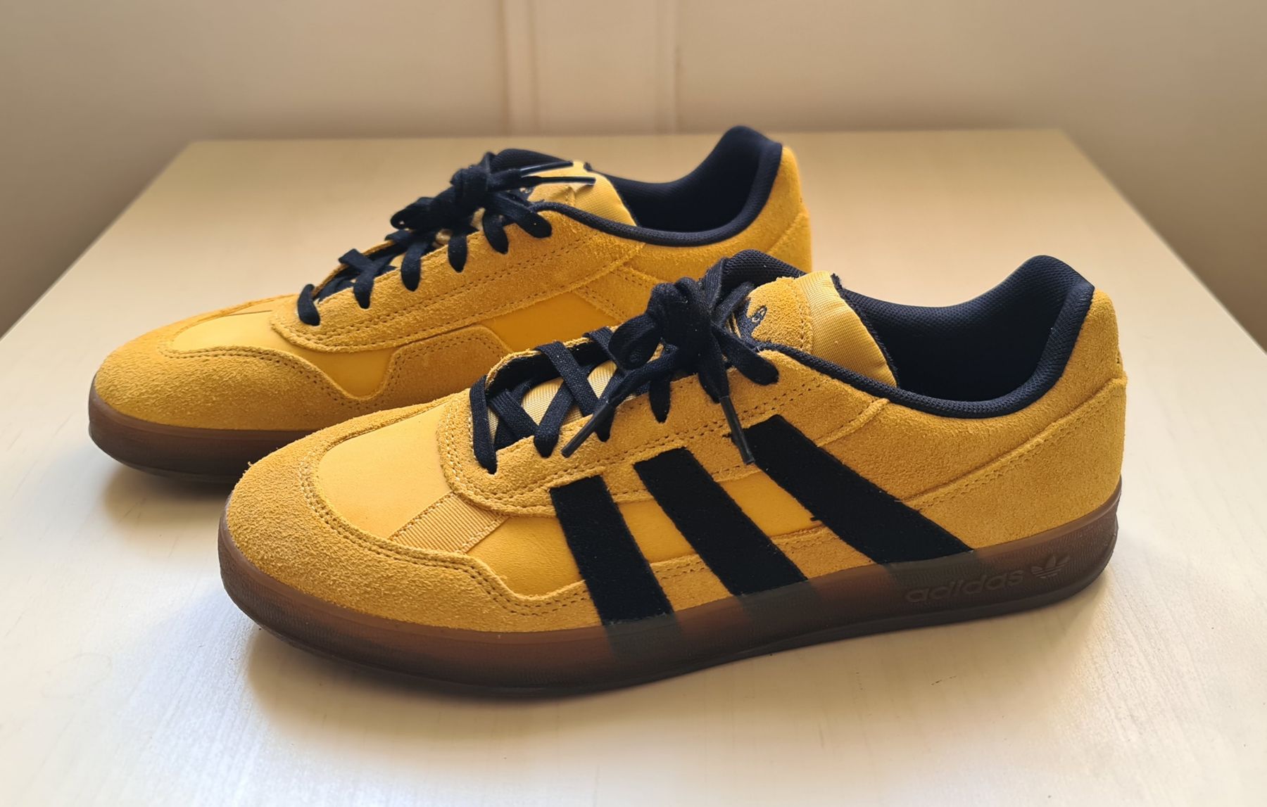 Adidas Scarpe da uomo: Adidas Aloha Super Gelb Gr. 42 – Nuovo e nell'imballaggio originale da Zürich venduto da cde_d7vx