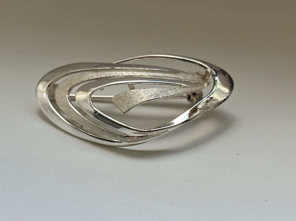 Broche Vintage En Argent - Bijou Ancien - Élégance Intemporelle