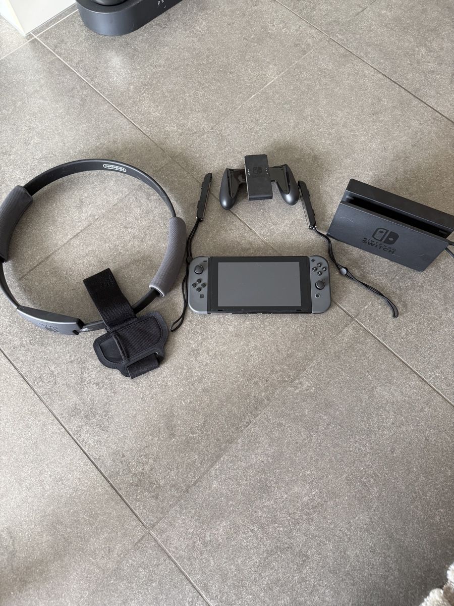 Nintendo Console: Nintendo Switch Konsole + Ring Fit Adventure + Spiele – Usato da Eschen venduto da fr1991 3