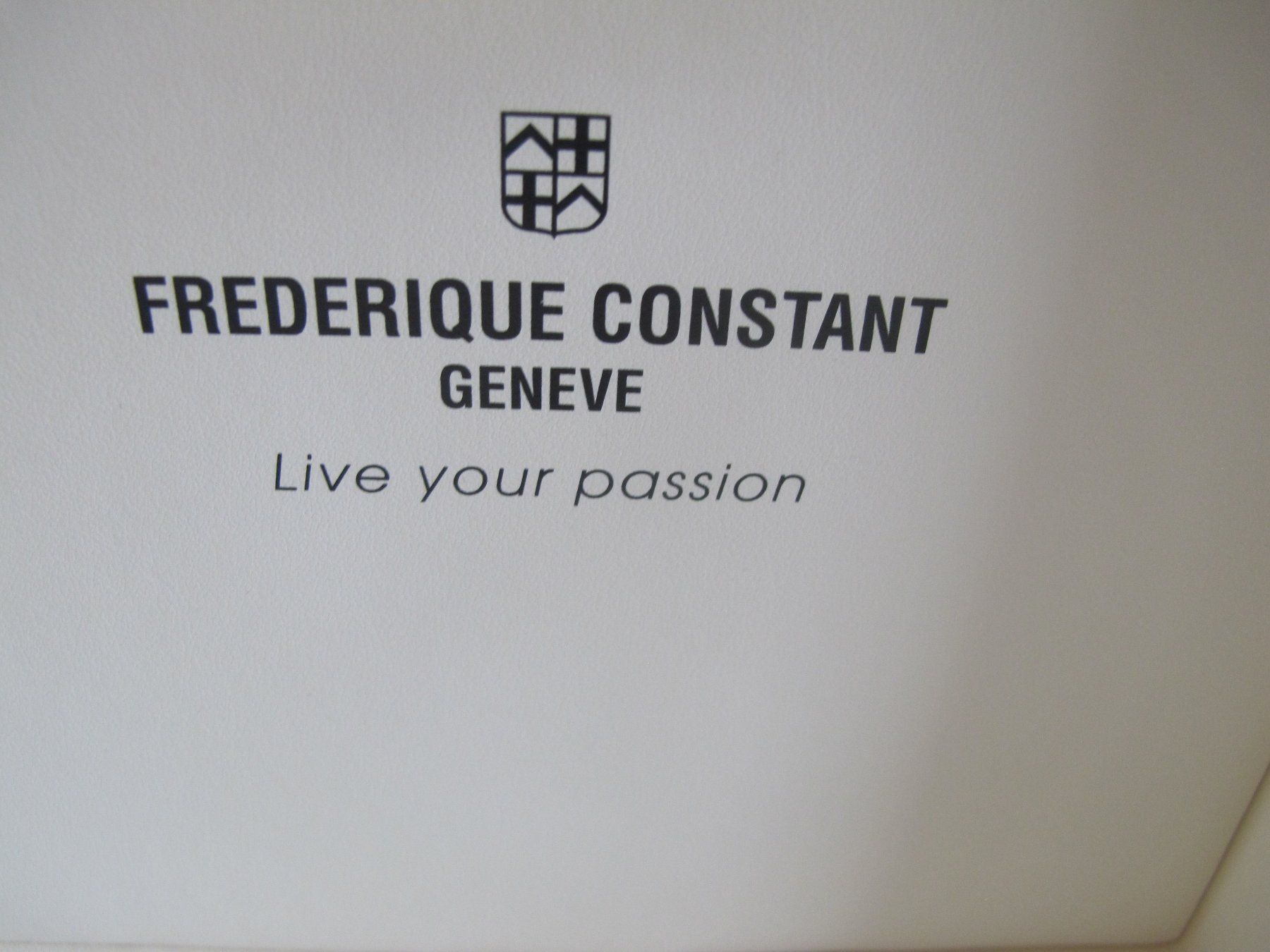 Frederique Constant Orologi: Frederique Constant Geneve Uhrenbox Gross Glänzent – Usato da Altnau venduto da LinaAuktion 1