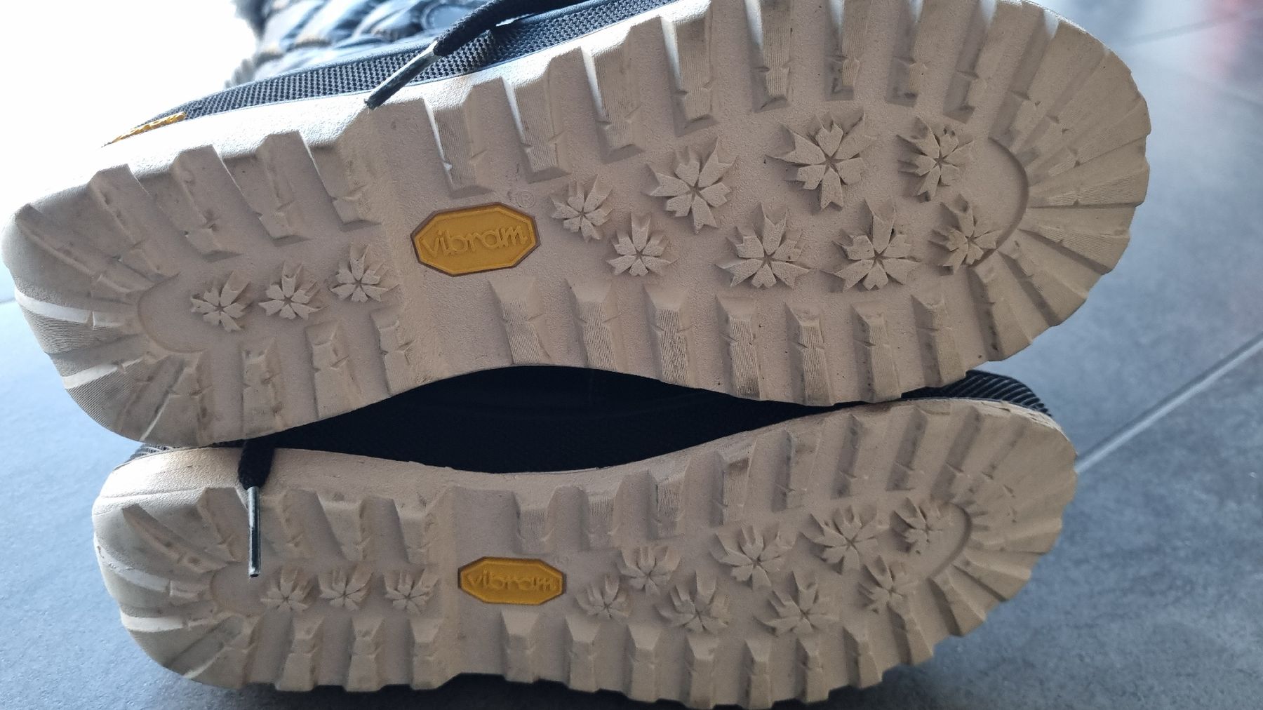 Scarpe da donna: Schneeschuhe Marke Olang, Gr 36 – Usato da Cugnasco venduto da FuoriTutto 2