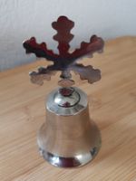 Cloche à main métallique