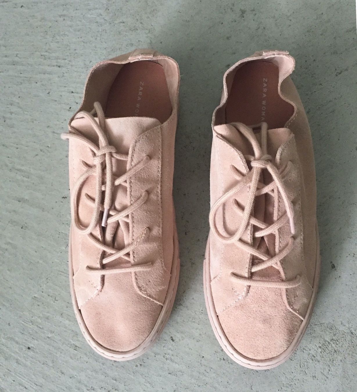 Scarpe da donna: Neuwertige Suede Sneaker Gr. 39 – Nuovo (secondo la descrizione) da Zürich venduto da Eves.vintage.element