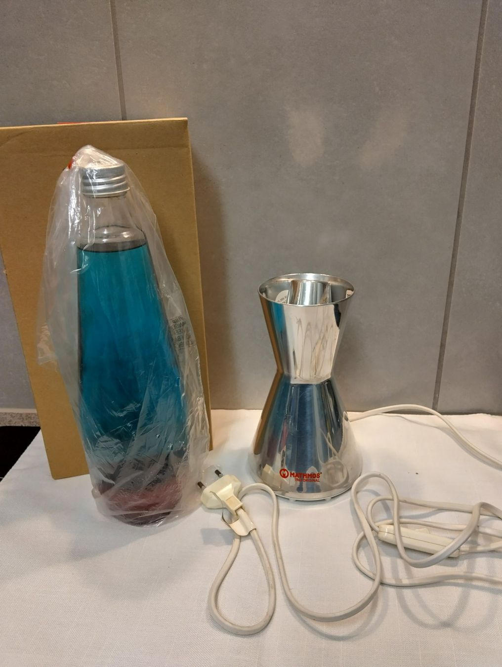 Mathmos Lampade: Mathmos Astrobaby Lavalampe Silber Blau/Rot Lava Lampe – Usato da Beringen venduto da Arven86 5