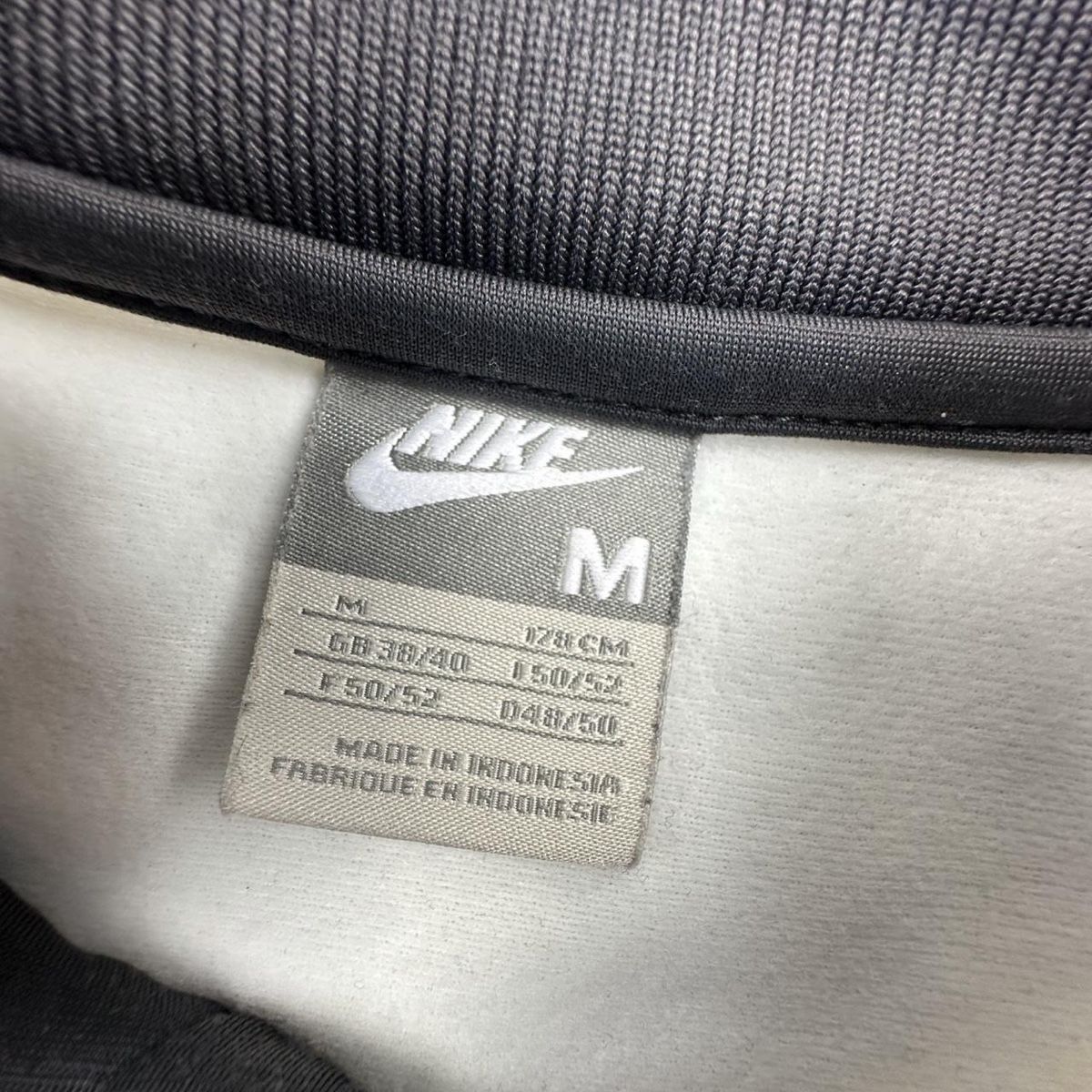 Nike Vestes: Nike white jacket – D'occasion à Erlinsbach SO par TogaResell 3