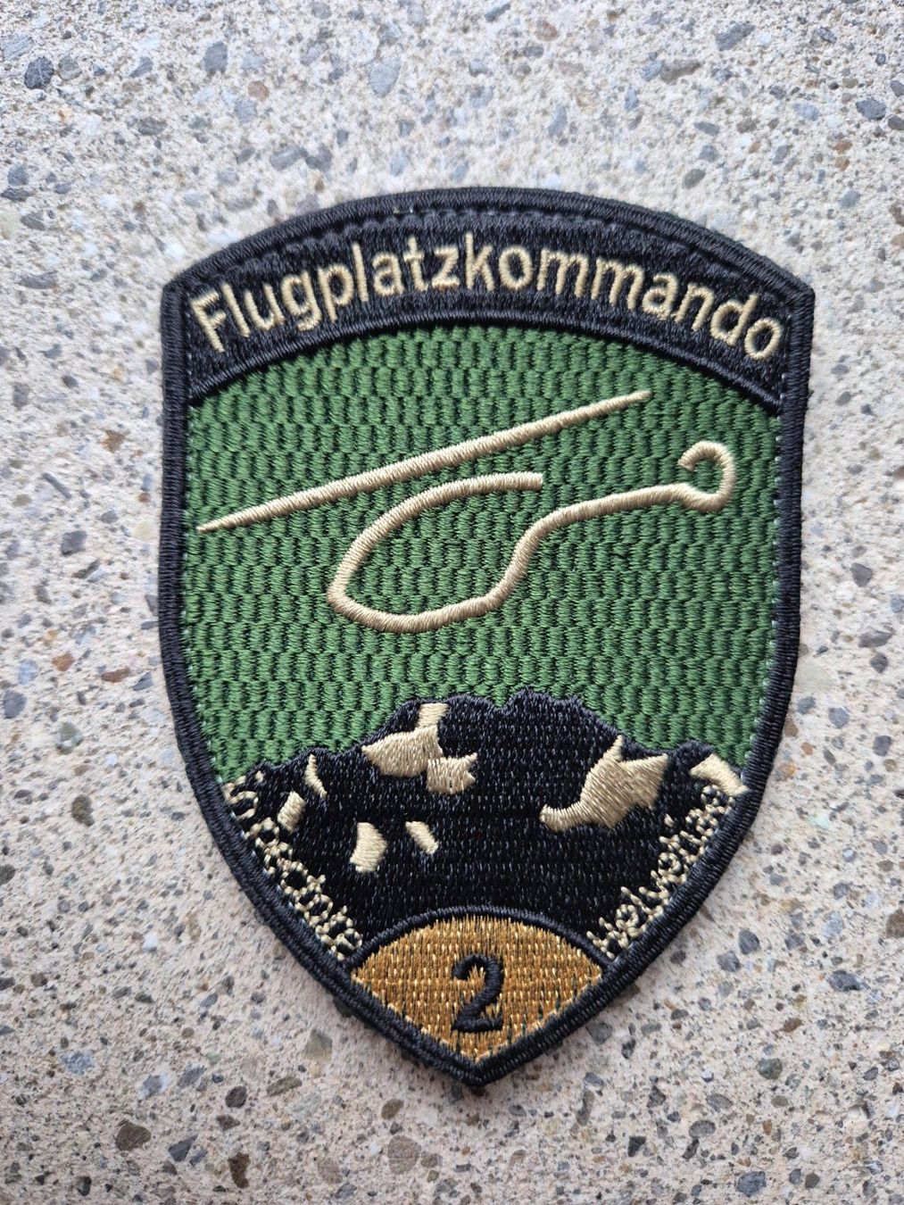 Schweizer Armee Placchette & Badge: *** Badge Flugplatzkommando mit klett *** – Nuovo e nell'imballaggio originale da Riedholz venduto da fr_sIruP