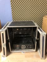 Rack mit Endstufe und Prozessoren im Koffer