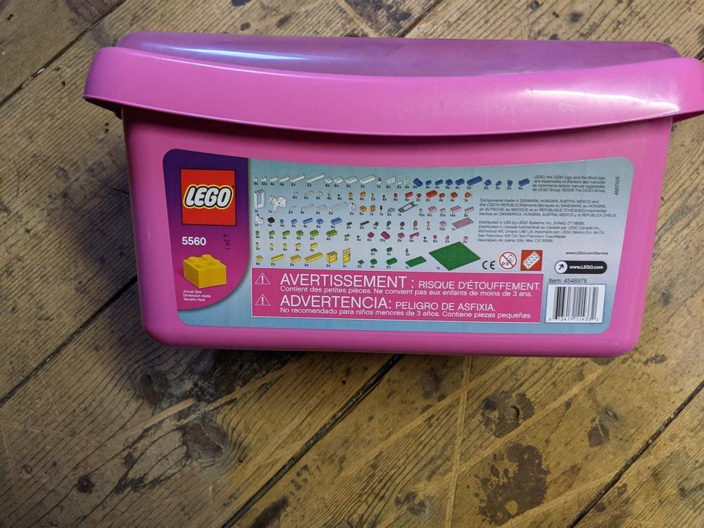 Lego Creative Building 5560 Große rosa Brick Box: : Toys