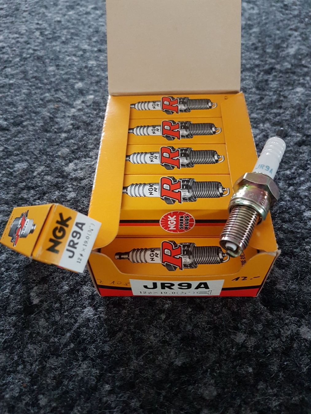 NGK Alle Motorradersatzteile: Zündkerzen NGK JR9A Motorrad – Neu und originalverpackt aus Herisau von Tioga