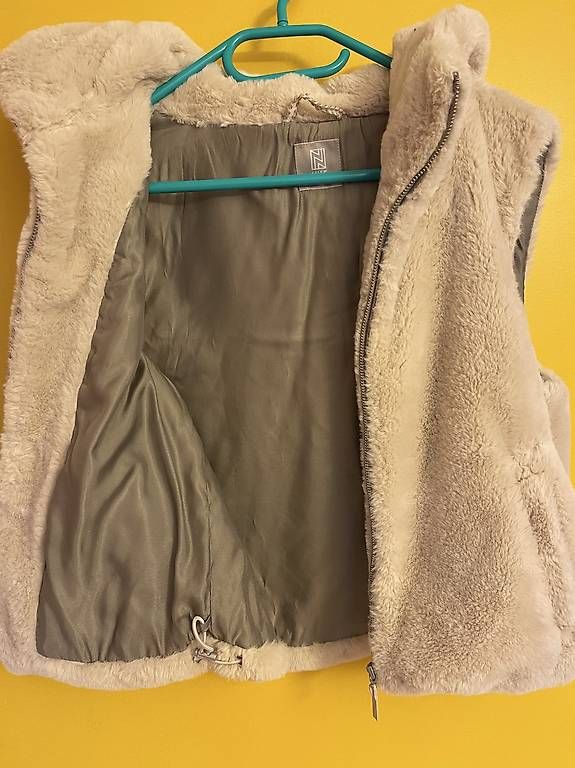 Gilets & Westen: Nile Gilet flauschig weich – Gebraucht aus Meiringen von Bignoddy 3