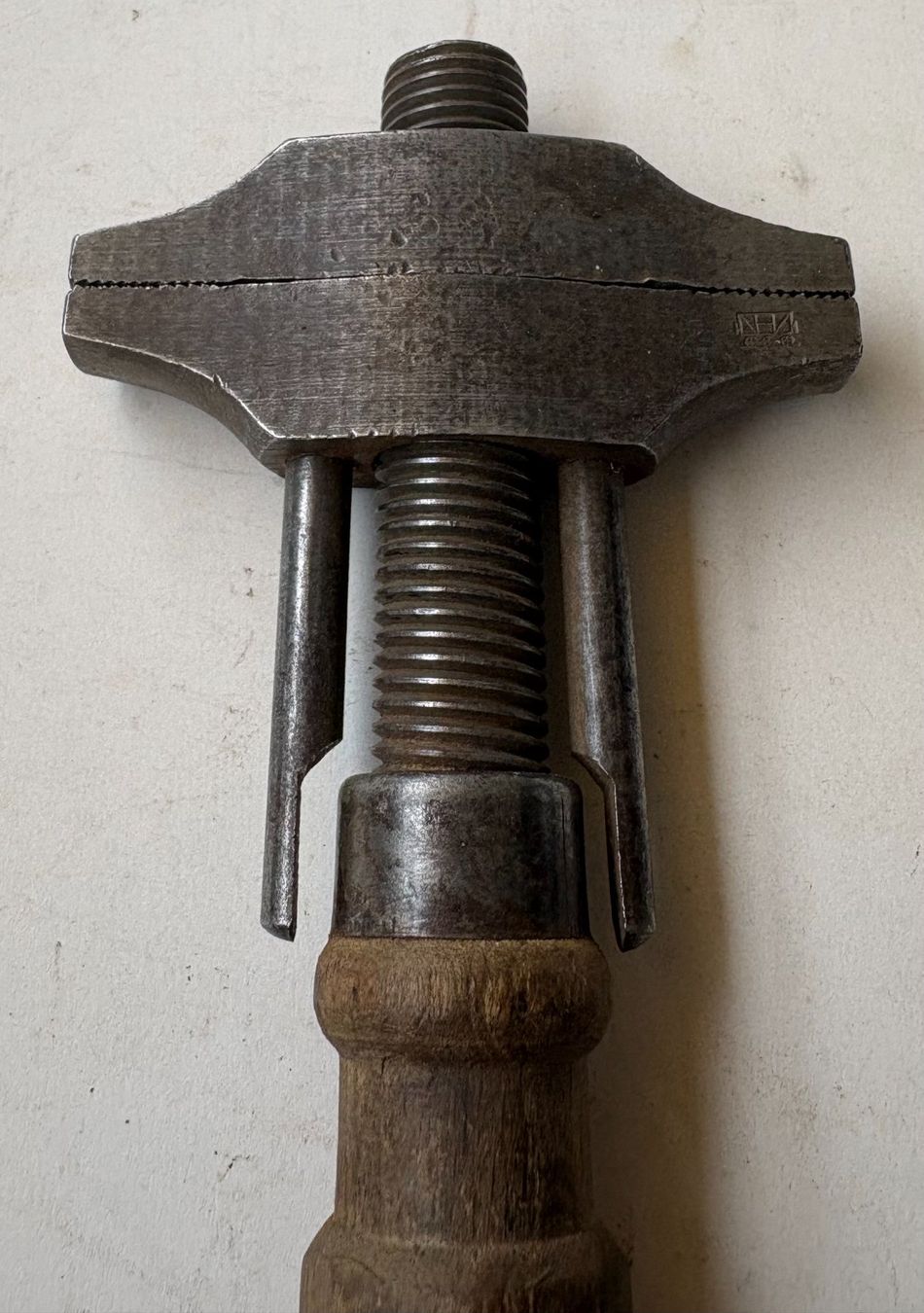 Tous les outils: ANTIKES WERKZEUG MIT PUNZE – D'occasion à Ostermundigen par wini63 1