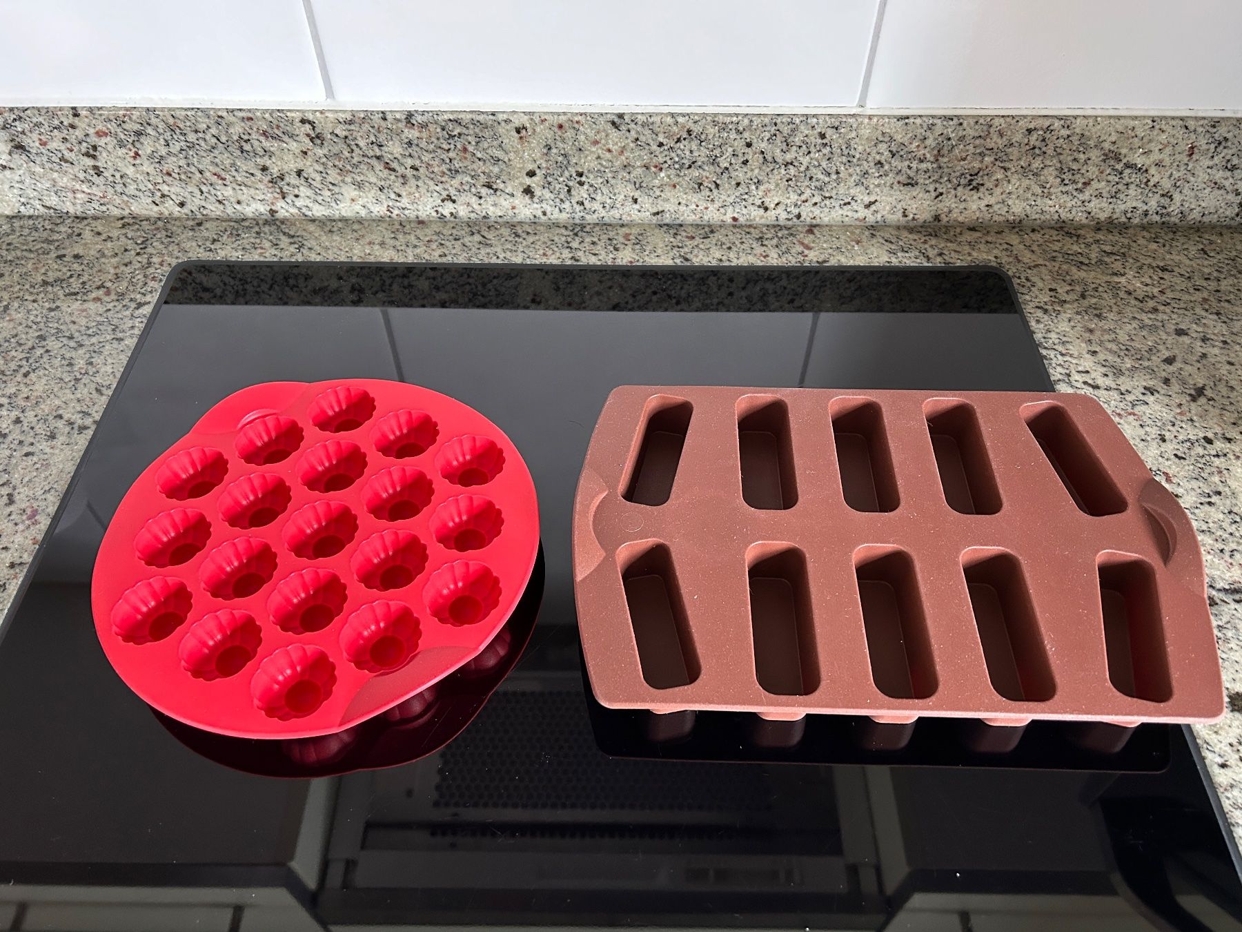 Tupperware Backformen: Neue Tupperware Silikon Backformen – Neu (gemäss Beschreibung) aus Beatenberg von buy2you