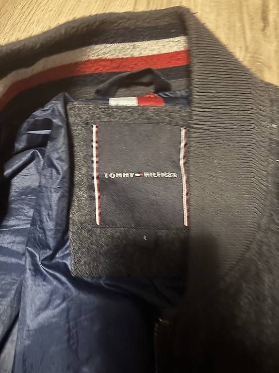 Jacken: Tommy Hilfiger Jacke Gr.L – Gebraucht aus Laupen BE von rob_8t72 1