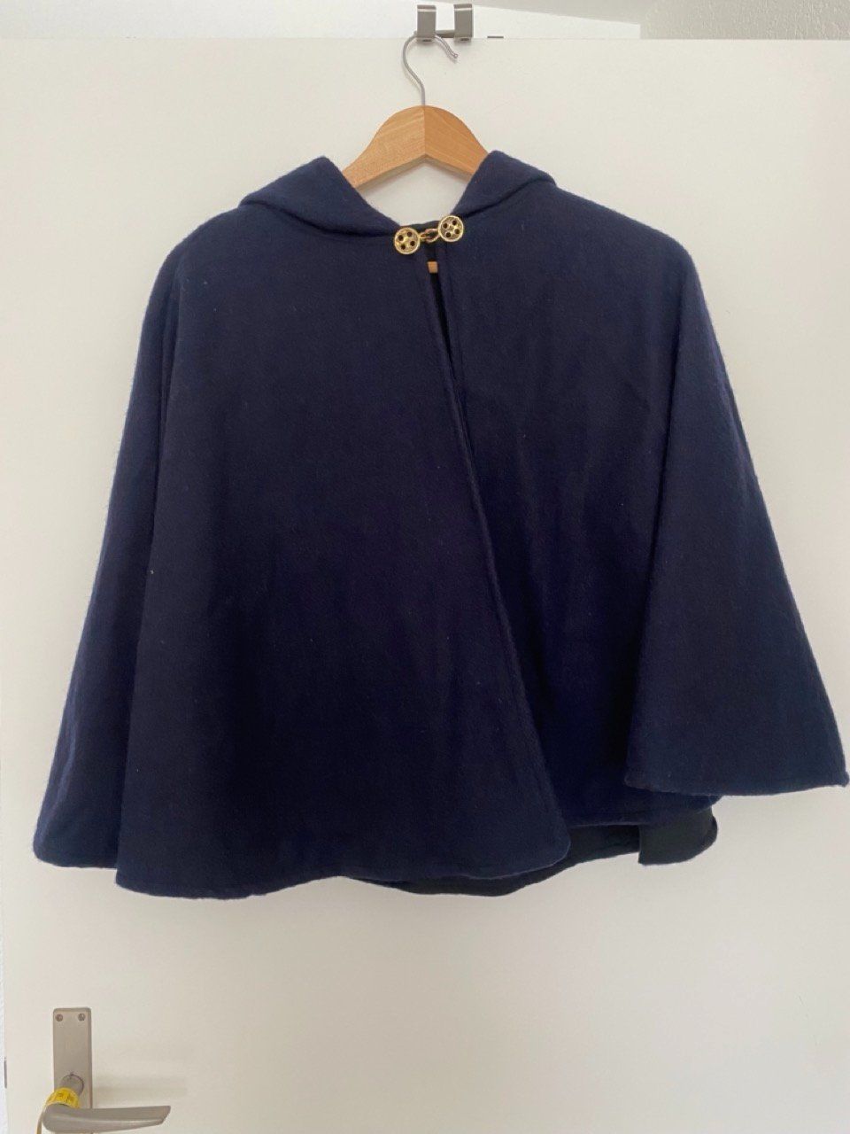 Altro in  Abbigliamento & Accessori: Cape Wollfilz Dunkelblau – Nuovo (secondo la descrizione) da Zumikon venduto da Frauenecke