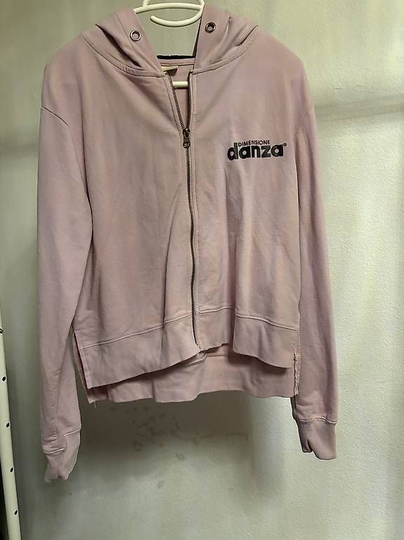 Maglioni & Felpe: Pink Dimensione Danza hoodie with black logo – Usato da Birsfelden venduto da Vic_toria