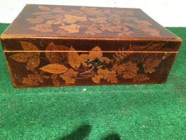 Alte Holz Kassette/Schatulle mit Herbstblätter Dekor