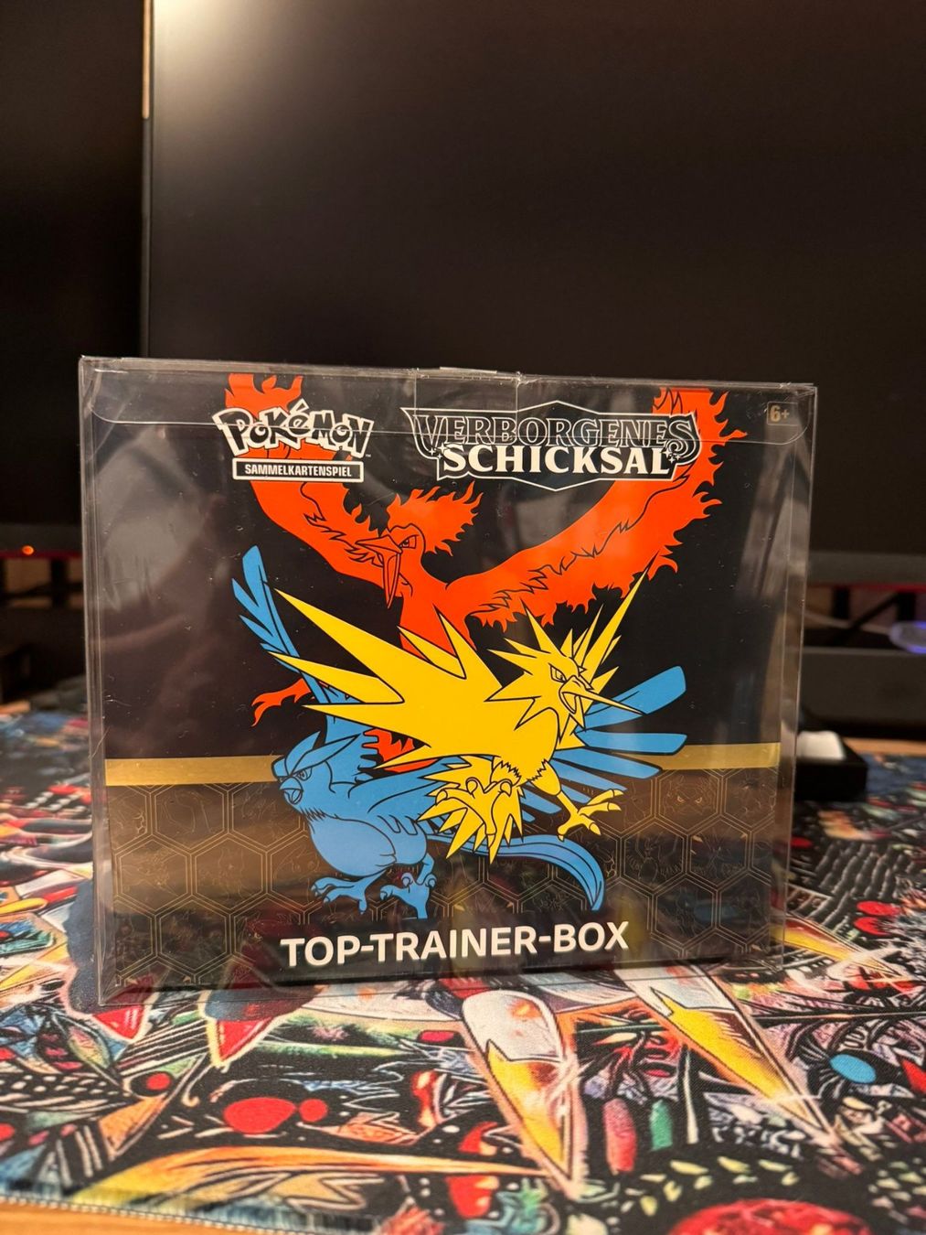 Pokémon Sammelbilder & Trading cards: Pokemon Verborgenes Schicksal - Top-Trainer Box – Neu und originalverpackt aus Däniken SO von Joel9191
