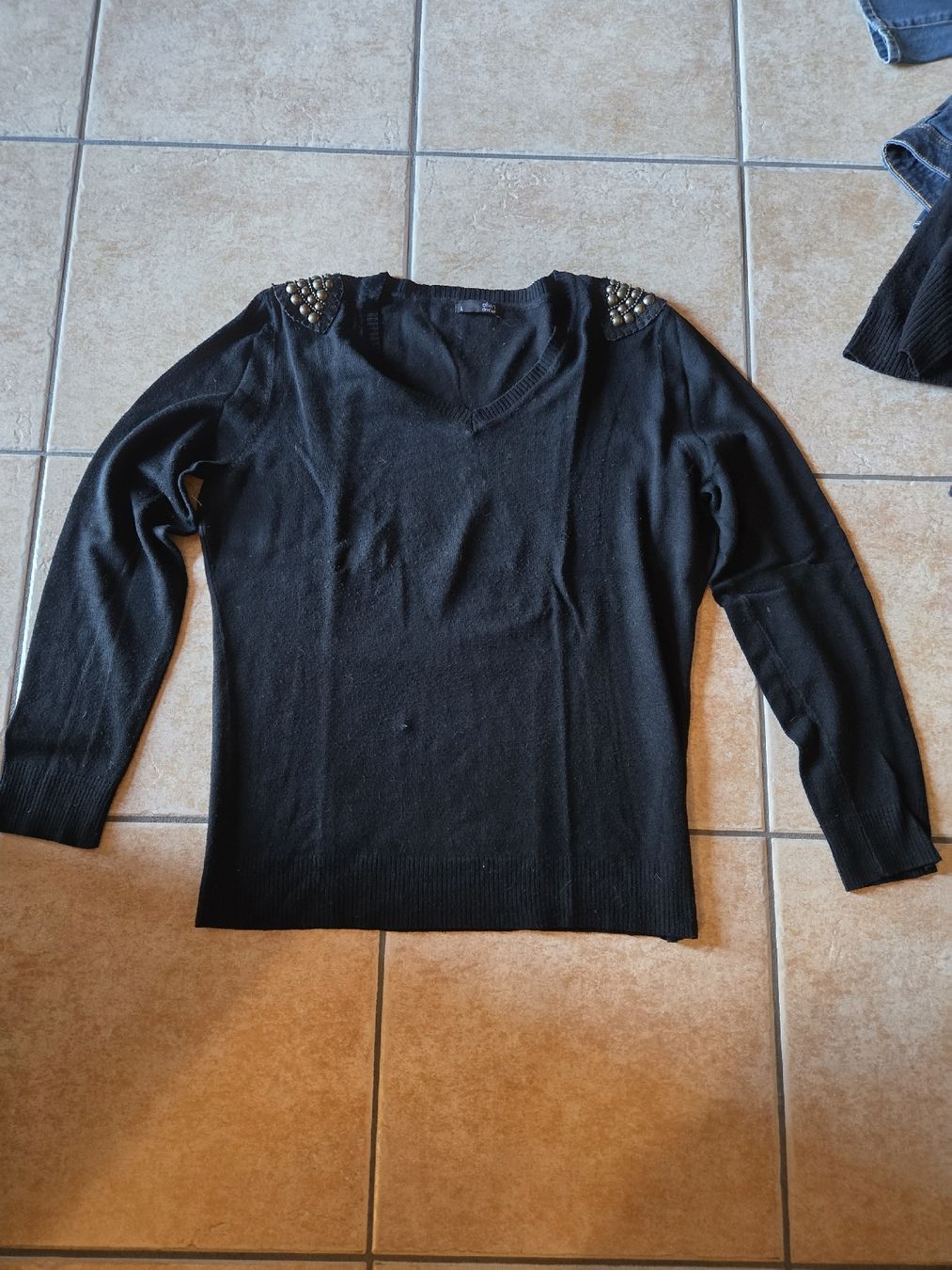 Pullover & Sweatshirts: Pull col en V – Gebraucht aus Sion von Oonathoo