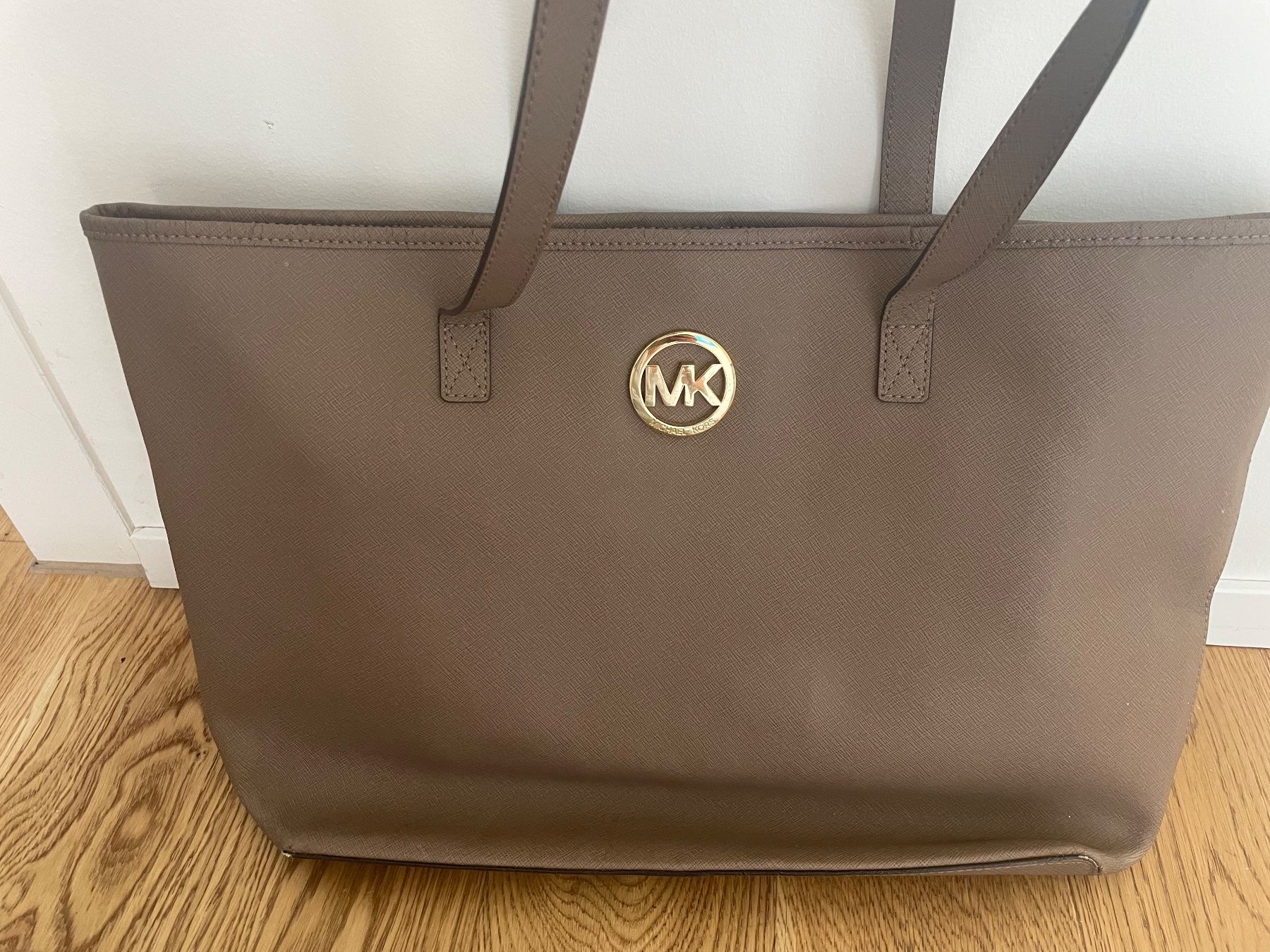 Michael Kors Taschen für Damen: Michael Kors Tasche gross beige Shopper – Gebraucht aus St. Gallen von jojan 1