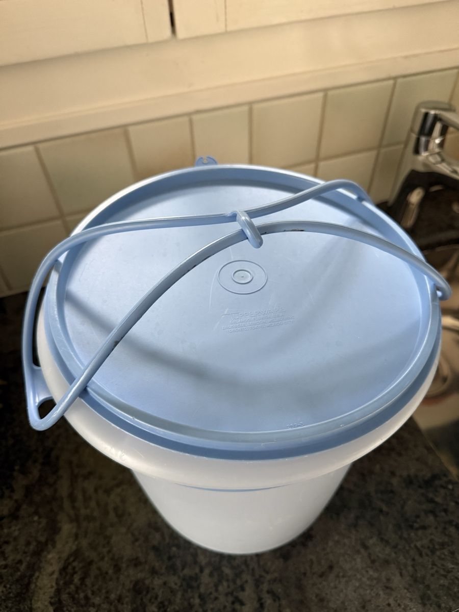 Tupperware Behälter & Ähnliches: Tupperware Kübel – Gebraucht aus Burglauenen von TheAngel 1