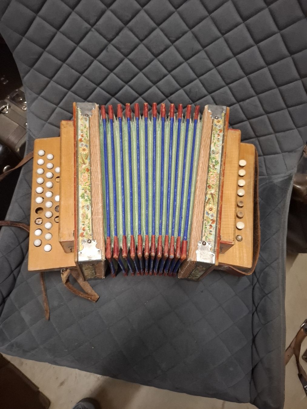 Strumenti musicali: schwyzerorgeli – Usato da Villeneuve venduto da BibiVintage 5