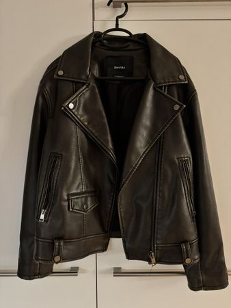 Kunstlederjacke Bershka schwarz Grösse XS gebraucht