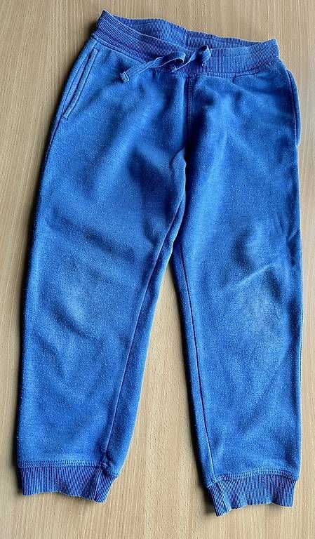 Lotti & Set di vestiti: Trainer / Jogginganzug H&M, Gr. 110-116 – Usato da Fehren venduto da Flugzeug1177 3