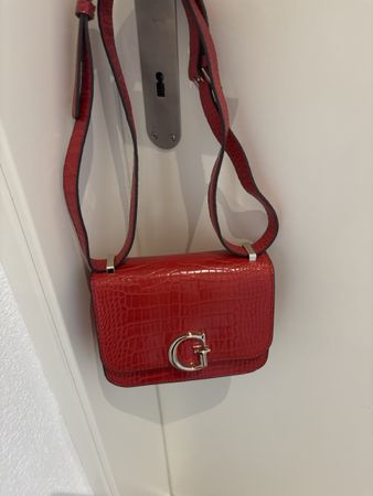 Tasche rot Kroko-Optik Guess guter Zustand