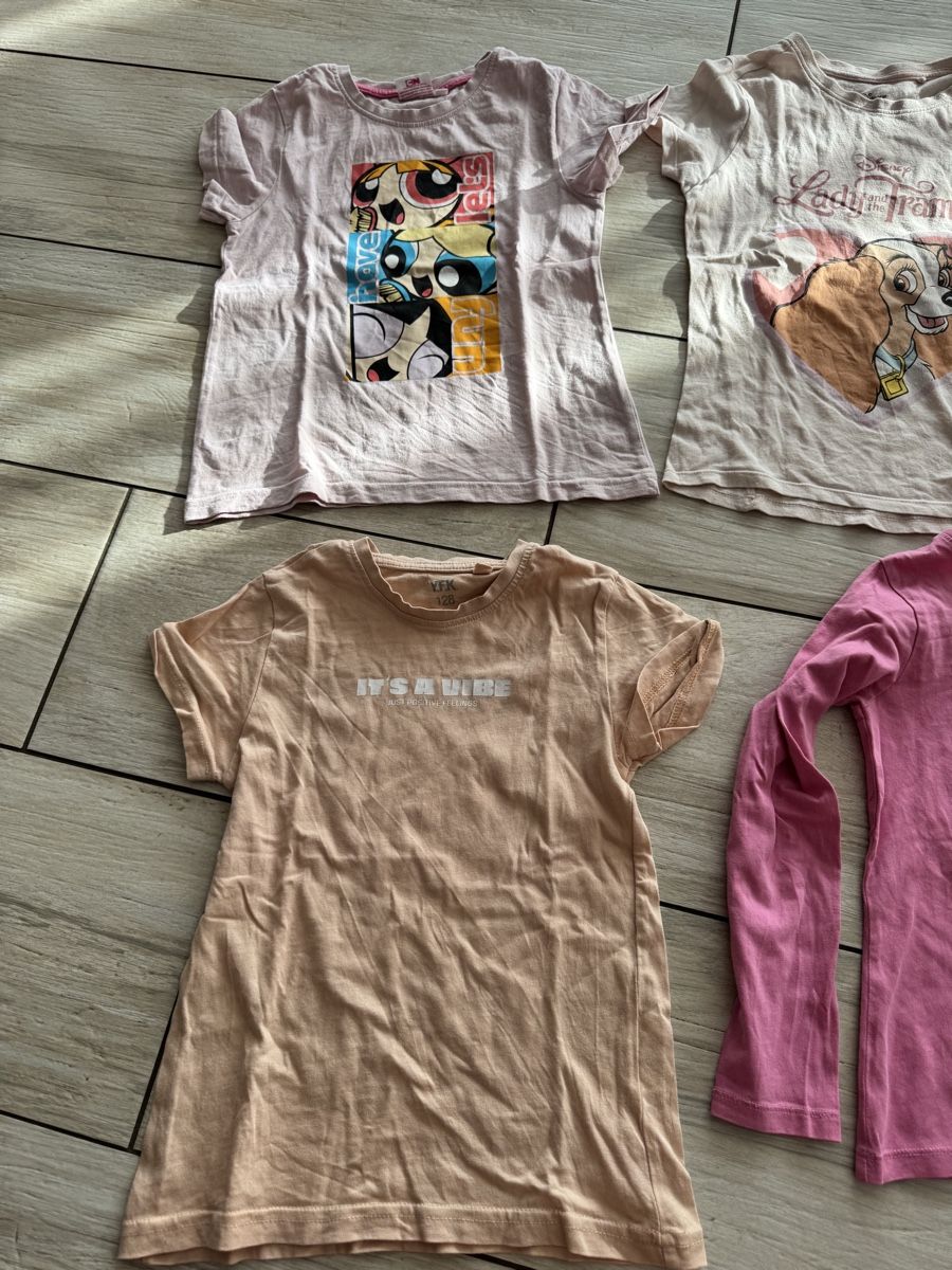 Lotti & Set di vestiti: Kleiderpaket Mädchen, Grösse 128 – Usato da Gelterkinden venduto da Familienferien 1
