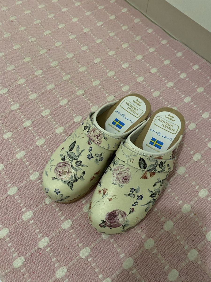 Damenschuhe: Moheda Blumen Clogs Holzschuhe Gr. 37 Leder – Gebraucht aus Winterthur von Sunshineandrain