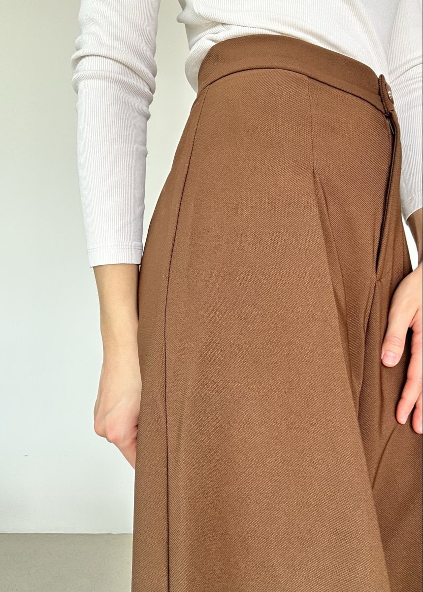 Pantaloni: Damen Stoffhose weit geschnitten braun  – Usato da Uzwil venduto da Zhenia17 1