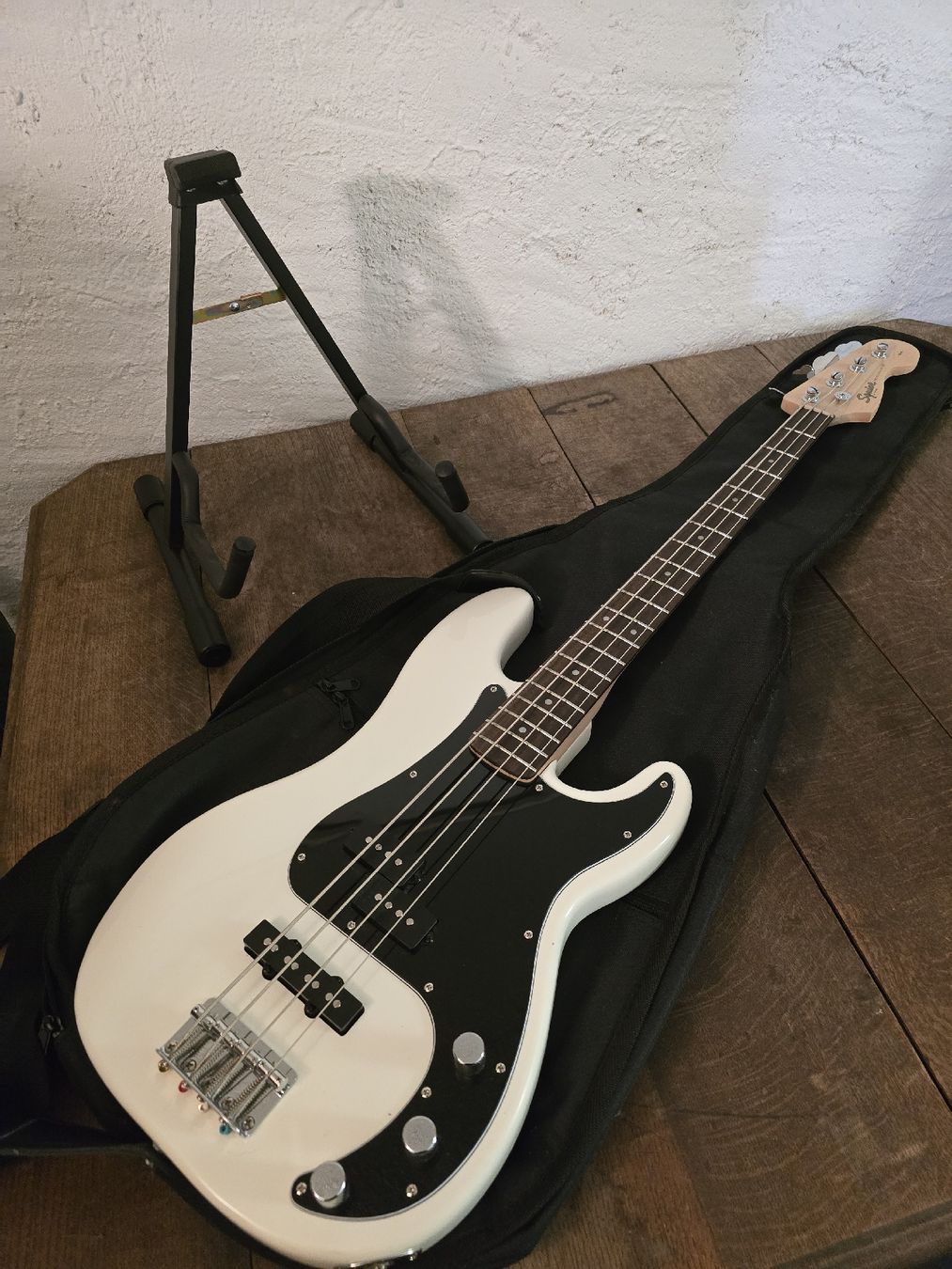 Squier Instruments de musique: Fender Squier Affinity P-Bass PJ Set - Olympic White – D'occasion à Buchs SG par Flablo