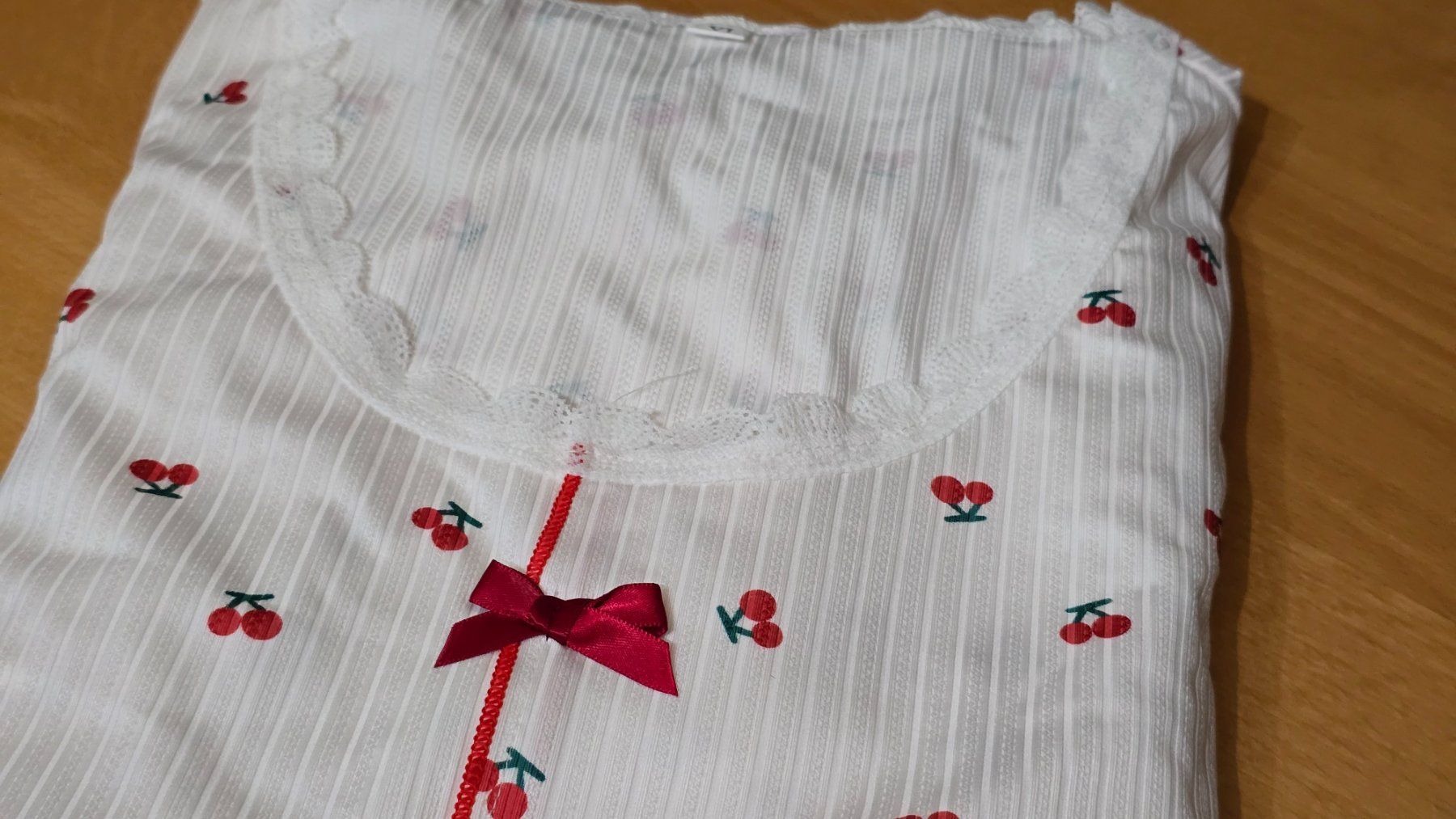 Negligees & Pigiami: Süsses Kirsch-Pyjama Set - 44 - Coquette Style – Nuovo (secondo la descrizione) da Thalwil venduto da VitaMini 3