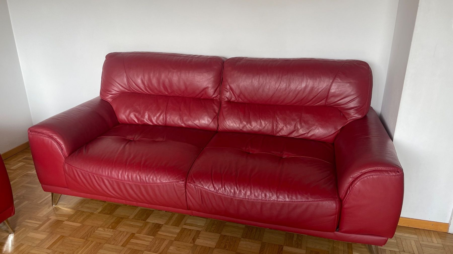 Divani: Zwei Rote Echtleder Sofas – Ideal für Wohnzimmer oder Büro – Usato da Kägiswil venduto da asp_9cd9 1