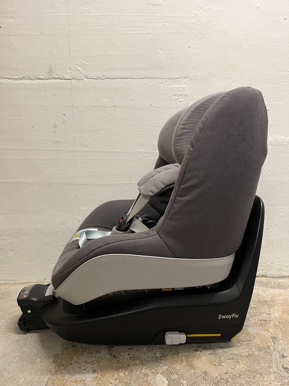 Maxi-Cosi Seggiolini per auto: MaxiCosi 2way Pearl + 2wayFix-Basisstation – Usato da Basel venduto da and_y8gg 1
