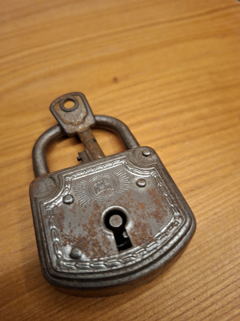 Cadenas: Antikes Vorhängeschloss – D'occasion à Ganterschwil par HeidiuPeter 8