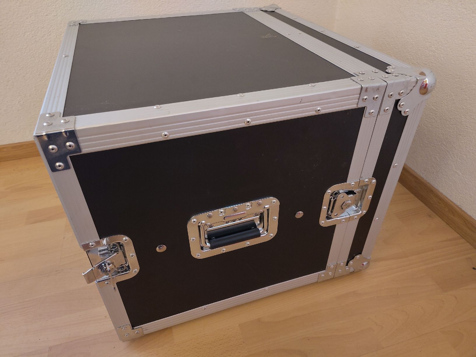 Altri accessori: Flight case rack 19" 8U 48cm – Nuovo (secondo la descrizione) da La Chaux-de-Fonds venduto da Kayidan