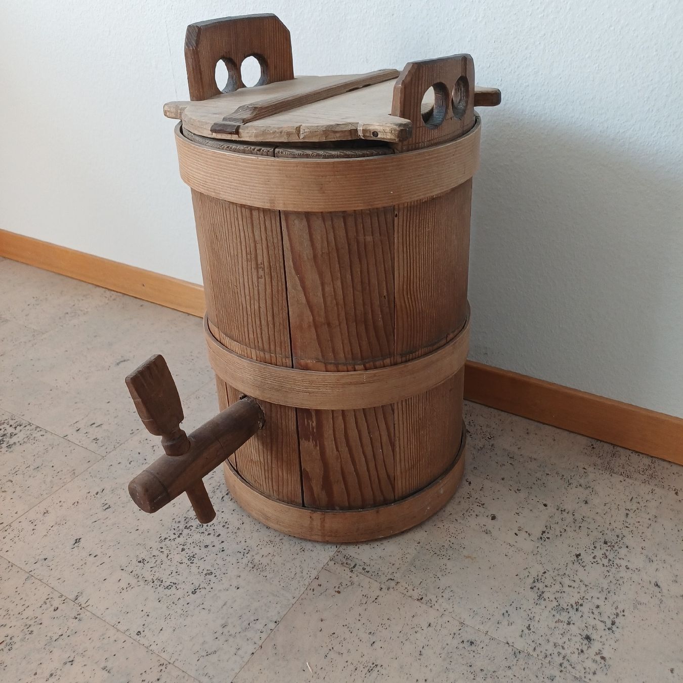 Accessori: Holzfässli mit Ausguss und Deckel – Usato da Trimmis venduto da grrose