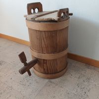 Holzfässli mit Ausguss und Deckel