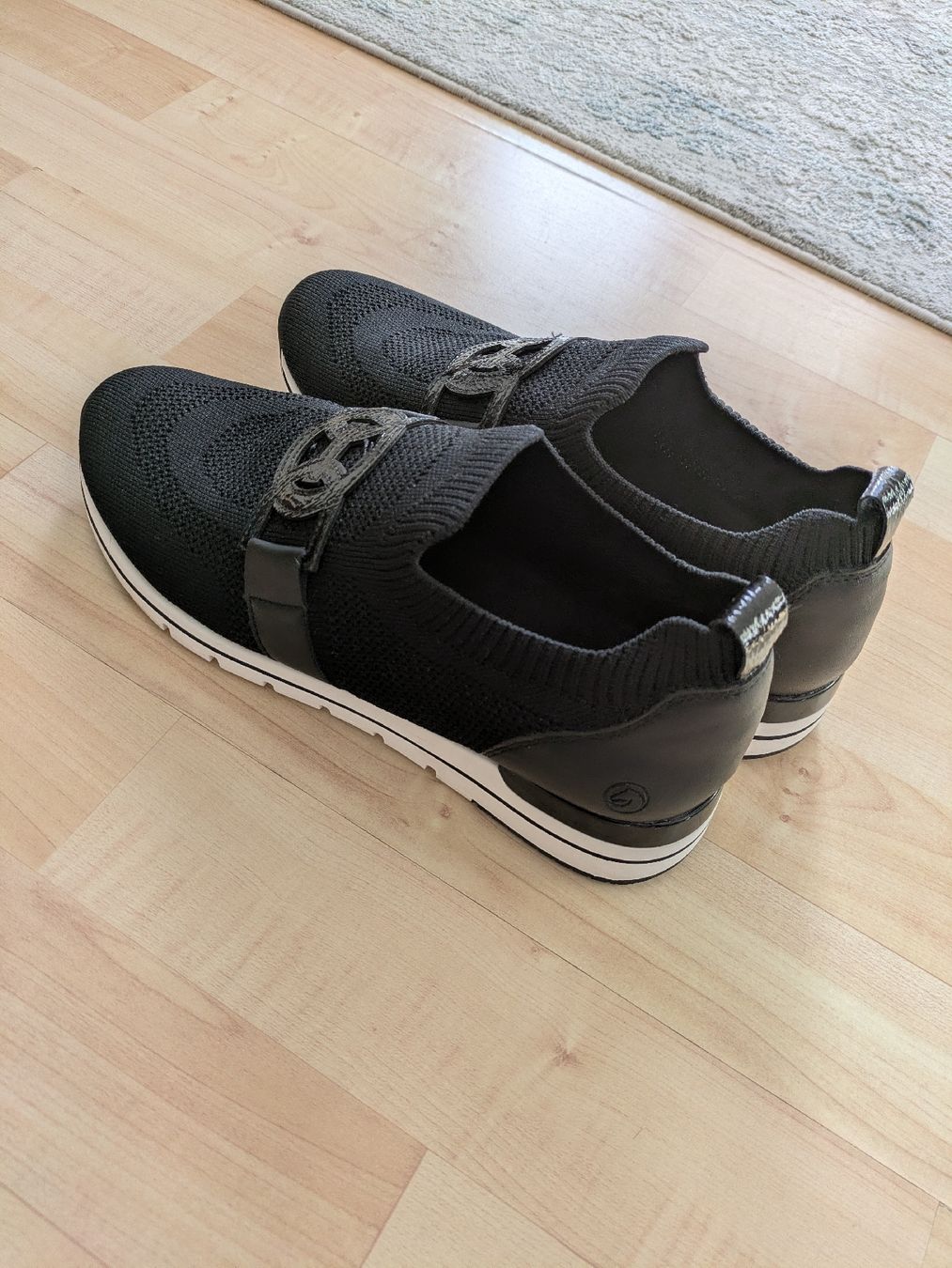 Scarpe da donna: Remonte Slipper Schwarz, Grösse 39 neuwertig – Nuovo (secondo la descrizione) da Rieden AG venduto da juliarieden 1